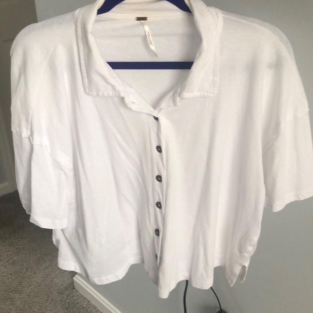 Free people Cotton cropped button down top.Size L